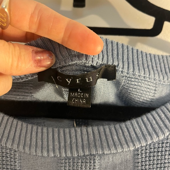 😍NWT: Cyrus Long Sleeve Sweater - Picture 2 of 4